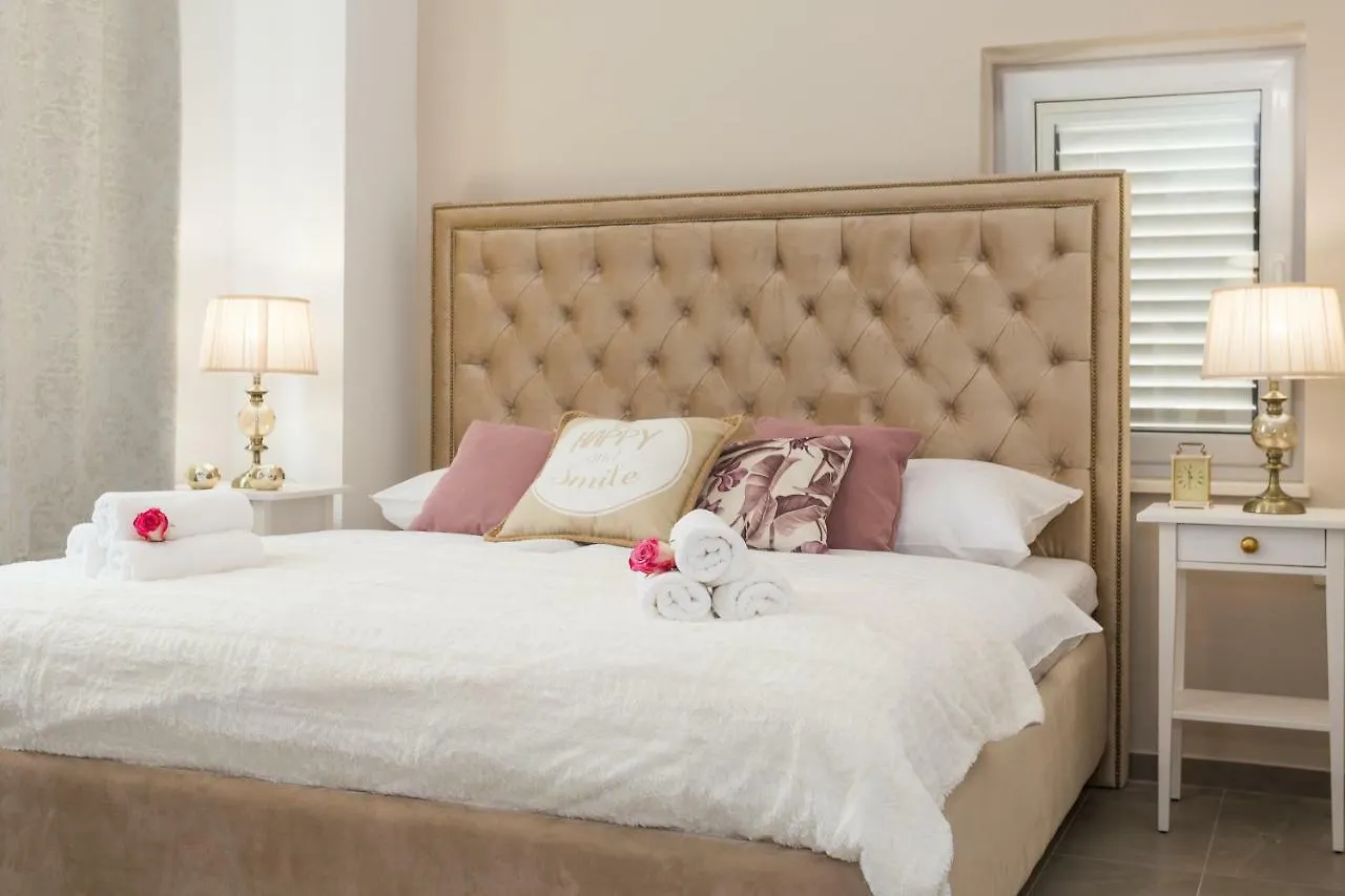 Luxury Rooms Saint Jacob Trogir Vendégház