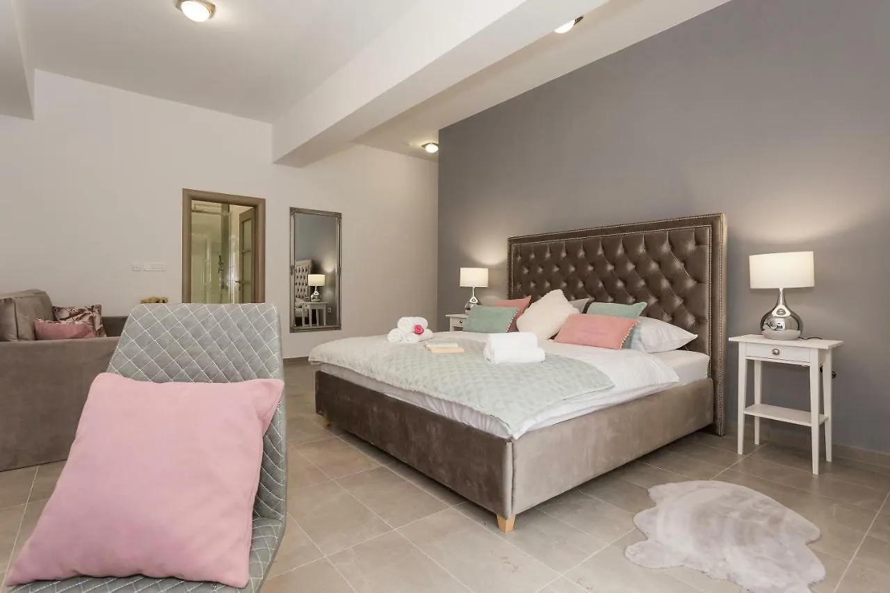 Luxury Rooms Saint Jacob Traù 4*,